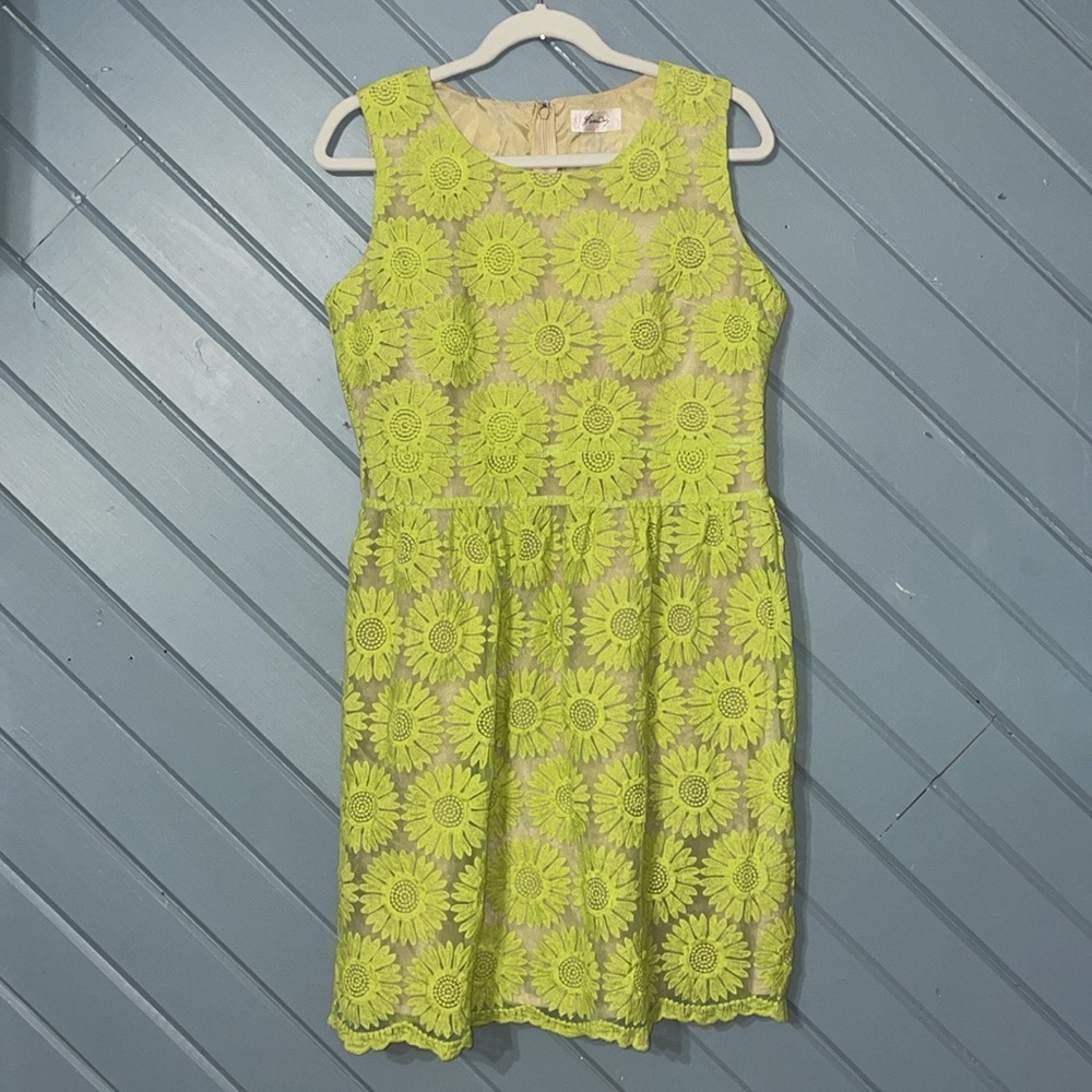 Freeway Vintage Style Floral Embroidered Daisy Neon Yellow/Green Dress